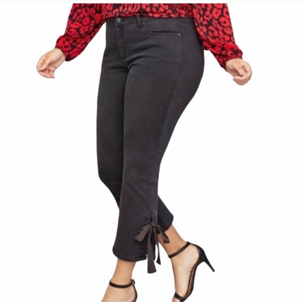 Lane Bryant NWT Kick Boot jeans w/ ankle ties. Sz 22